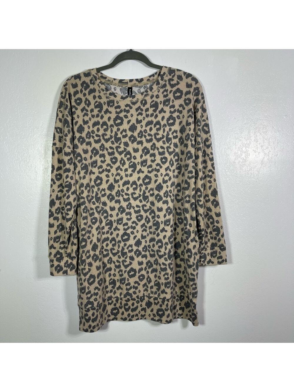 Prinstory, Leopard Print Long Sleeve Size Large. In excellent condition!